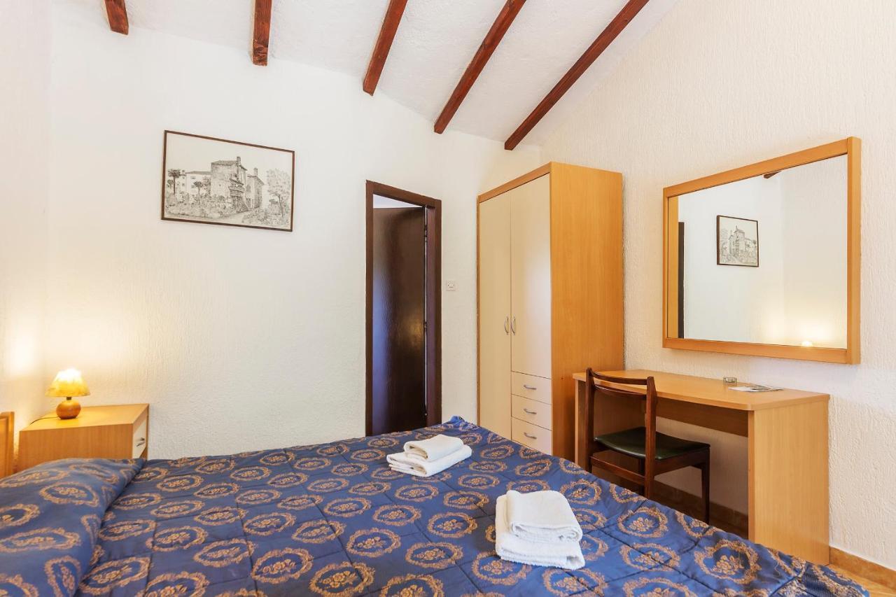 Mugeba Club Residence Пореч Екстериор снимка